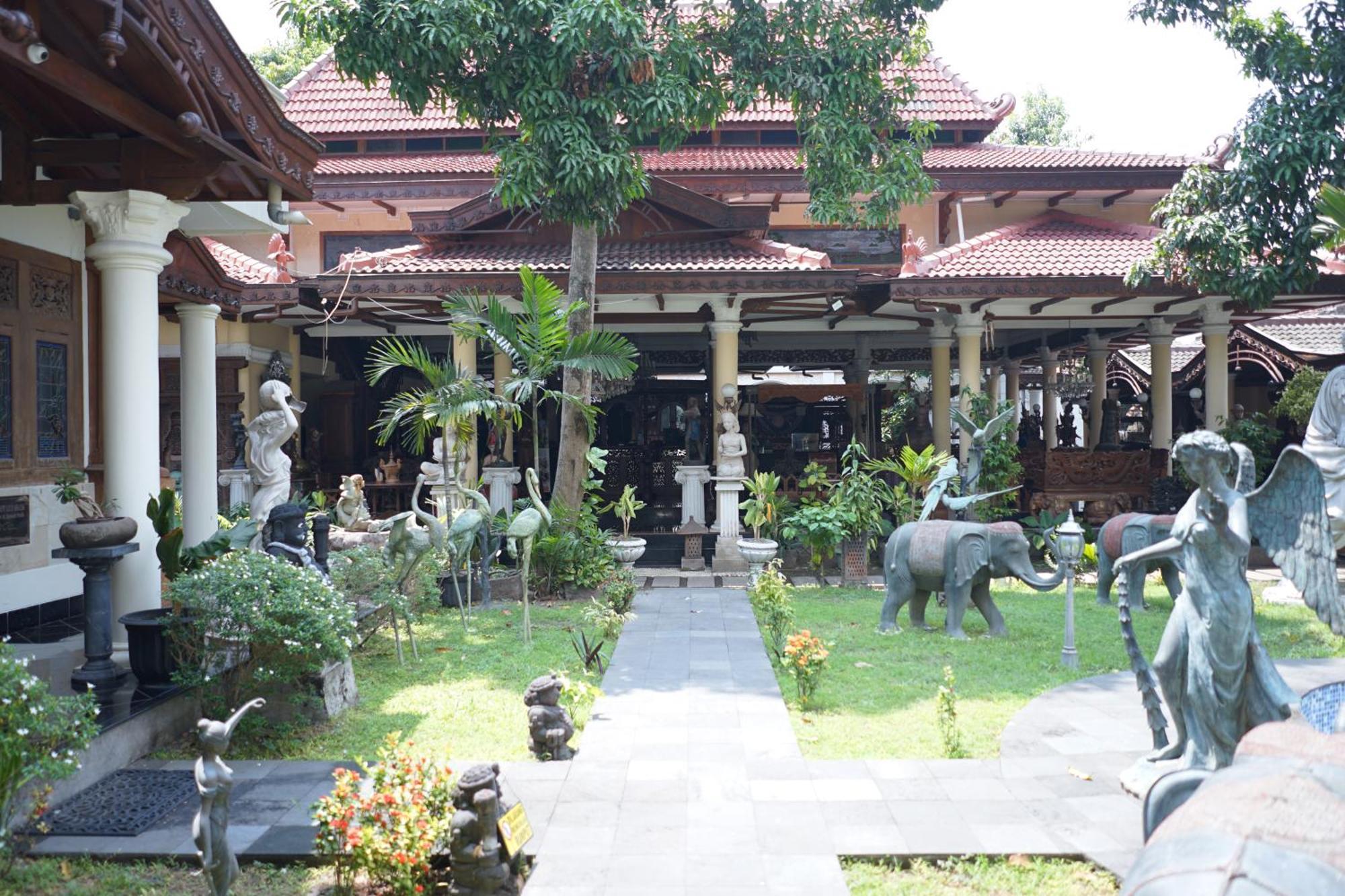 Rumah Pesik Art & Heritage Hotel Gondowulung Exterior photo