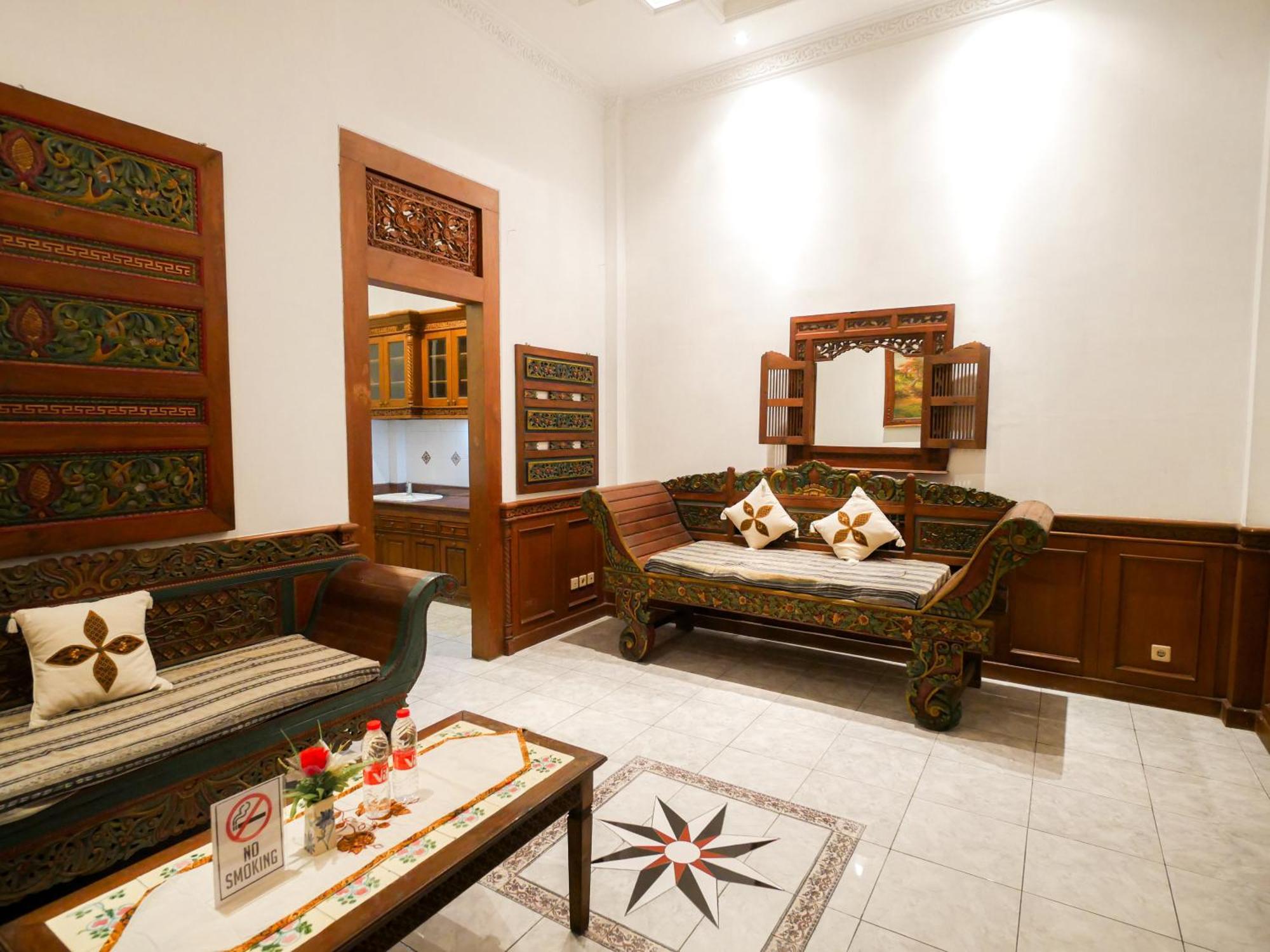Rumah Pesik Art & Heritage Hotel Gondowulung Exterior photo